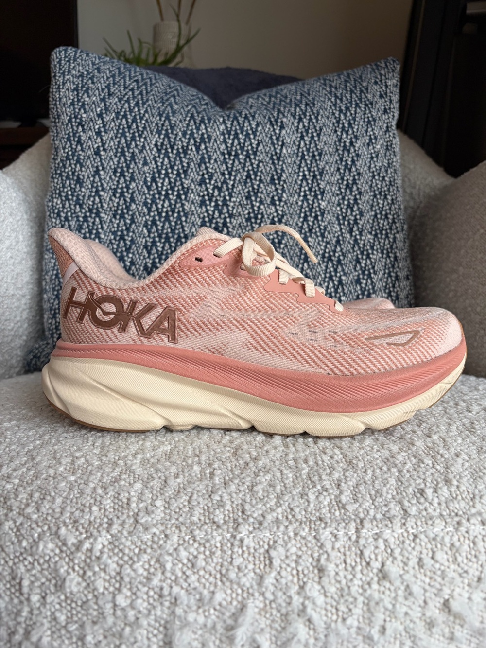 Hoka Clifton 9 Running Shoes~ size 8B - Picture 2 of 11